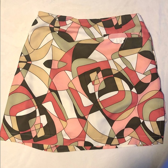 AW golf skort, size 8P. Bundle and save - Picture 2 of 3
